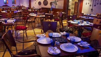 Daily buffet breakfast (INR 1180 per person)