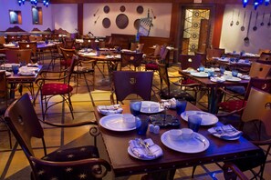 Daily buffet breakfast (INR 1180 per person)