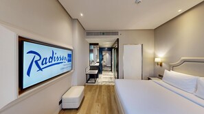 Premium bedding, Select Comfort beds, minibar, in-room safe - Radisson Blu Marina Hotel Connaught Place (New Delhi)