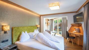 Habitación Confort doble | Ropa de cama de alta calidad, caja fuerte, decoración individual