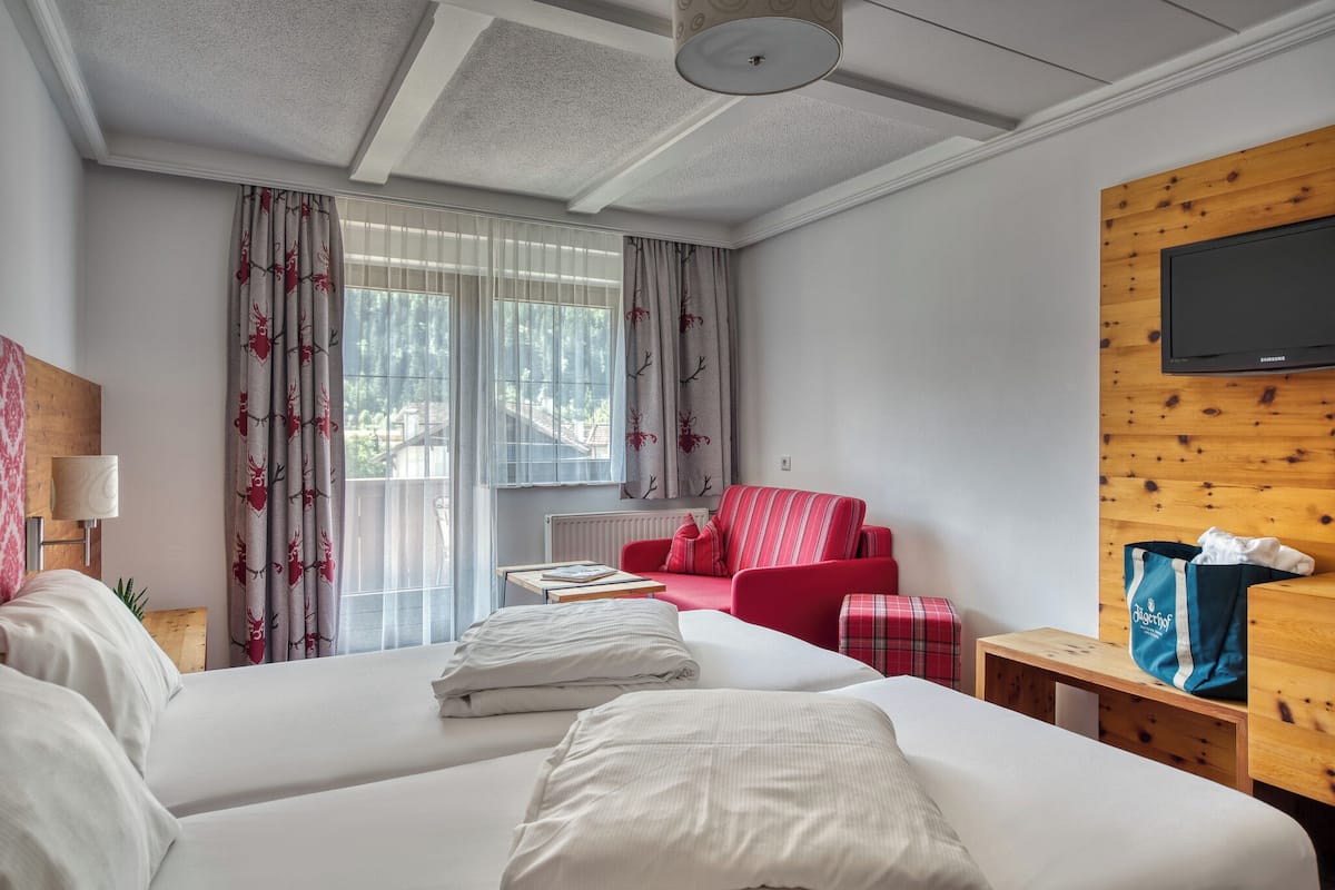Traditional Double Room, Balcony, Mountain View | 1 bilik tidur, peti besi dalam bilik, dihias secara berasingan, meja