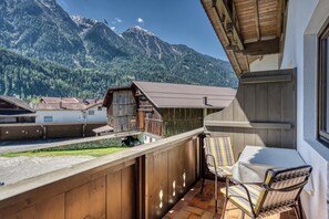 Traditional Double Room, Balcony, Mountain View | Balcony - Hotel Jägerhof (Oetz)