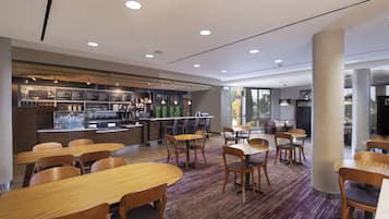 Café da manhã e jantar