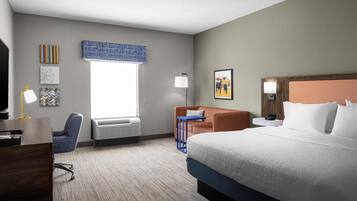 Room, 1 King Bed, Non Smoking (Study) | Living area | 32-inch LCD TV with satellite channels, TV, MP3 dock