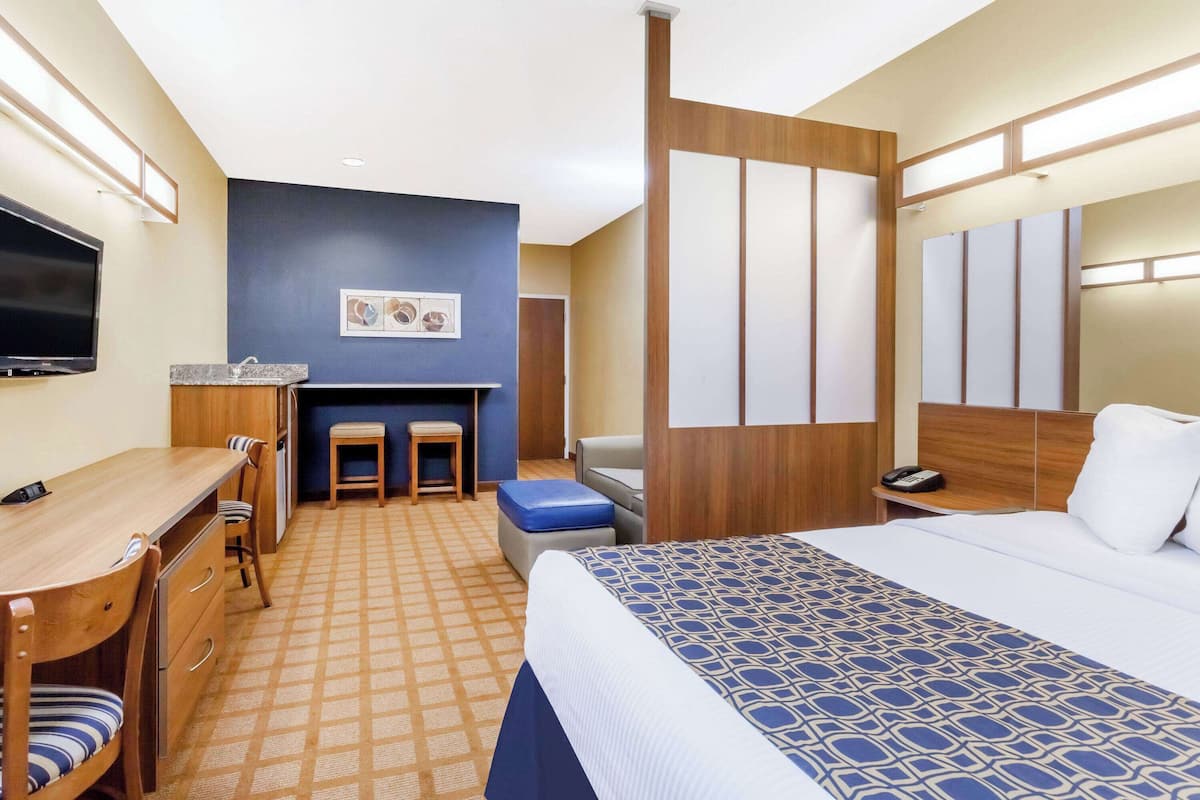 Studio Suite, 1 Queen Bed, Non Smoking | Hypo-allergenic bedding, desk, laptop workspace, blackout drapes