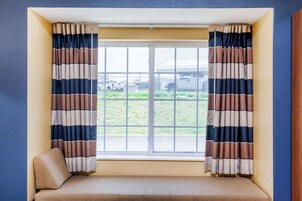 Ropa de cama hipoalergénica y escritorio 