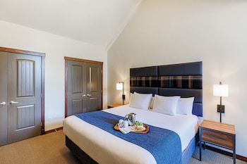 Three Bedroom Top-Floor Suite | Egyptian cotton sheets, premium bedding, down comforters, pillowtop beds at Stoneridge Mountain Resort