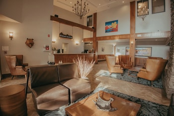 Hotel entrance and lobby at Stoneridge Mountain Resort