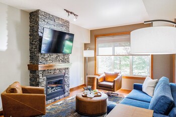 Two Bedroom Flex Suite | Egyptian cotton sheets, premium bedding, down comforters, pillowtop beds at Stoneridge Mountain Resort