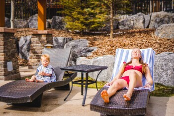 Pool amenities at Stoneridge Mountain Resort