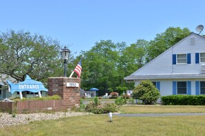 A building with a sign labeled "Entrance" and the number "5950".