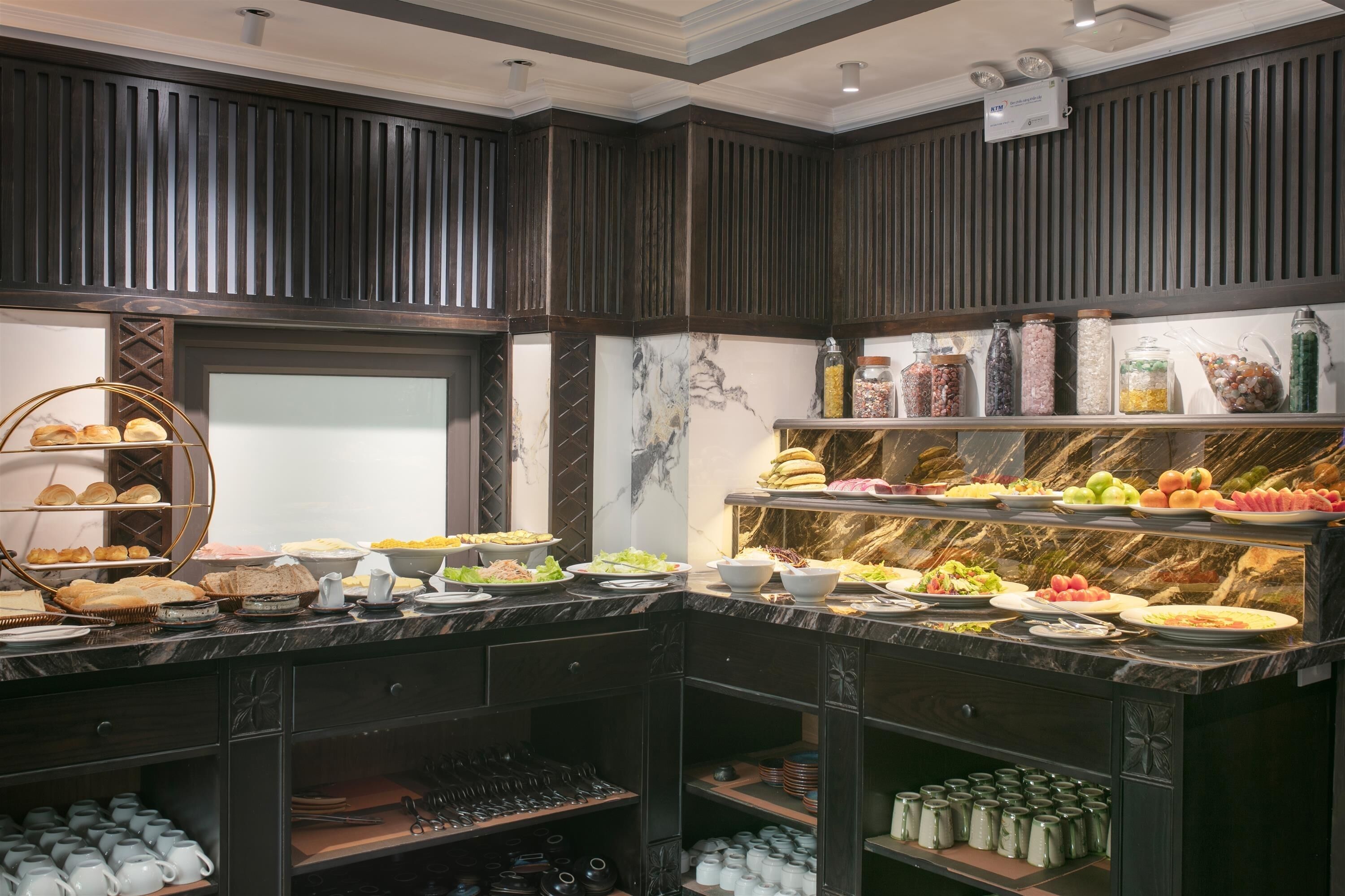 Dagelijks ontbijtbuffet (VND 300000 per persoon)