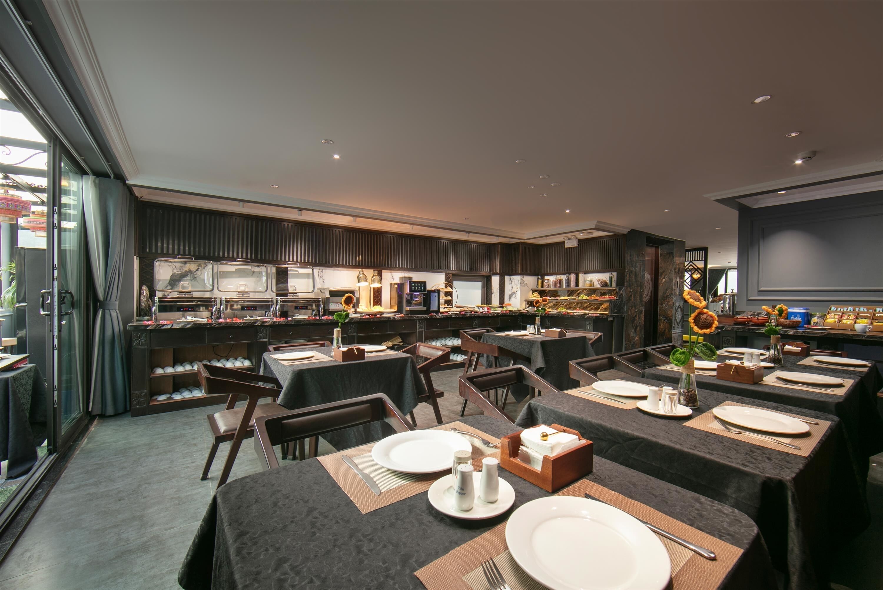 Daily buffet breakfast (VND 300000 per person)