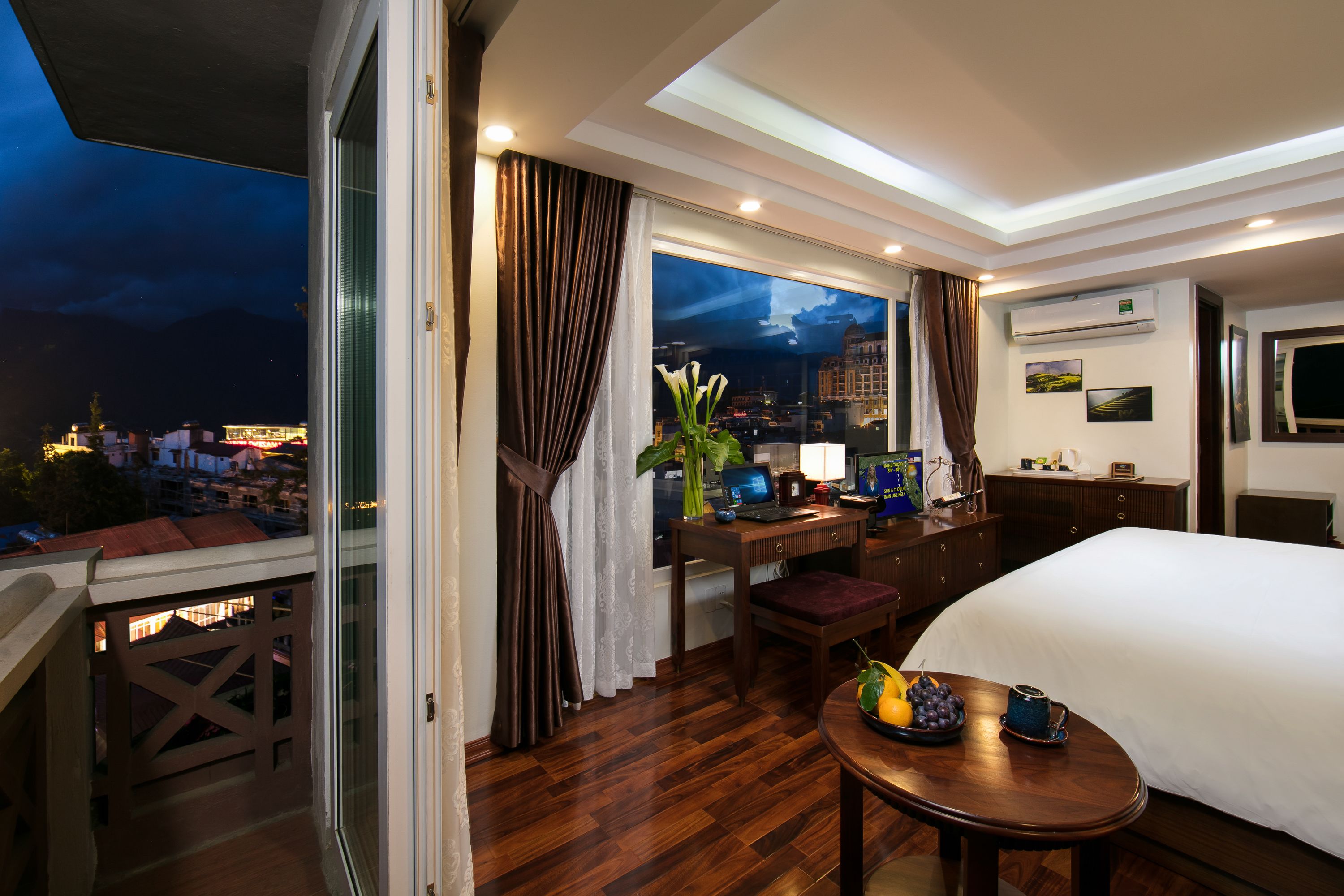 suite room with  2 balconies  | minibar, in-room safe, desk, blackout curtains