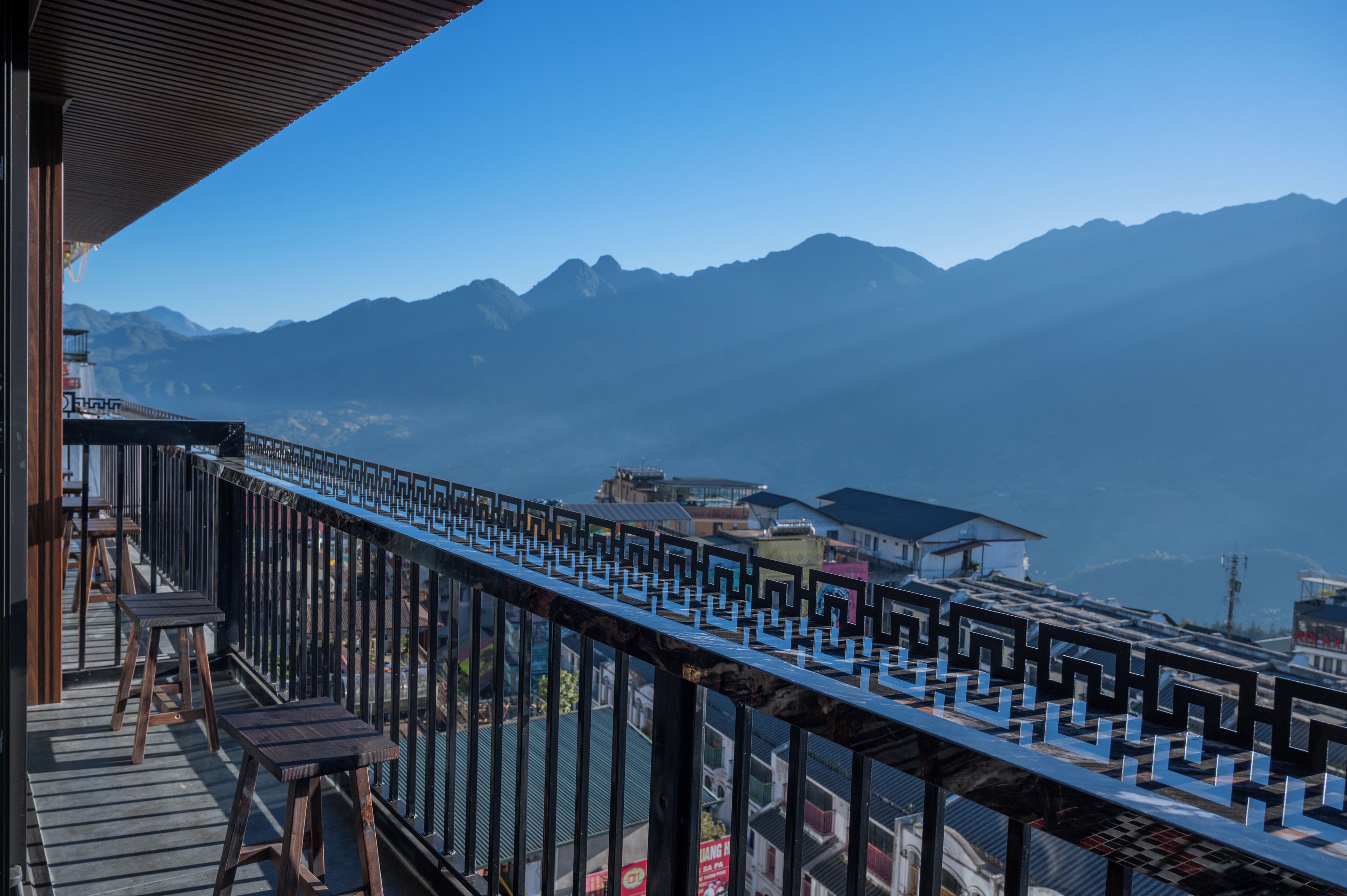 Breakfast, lunch, dinner served; Vietnamese cuisine 