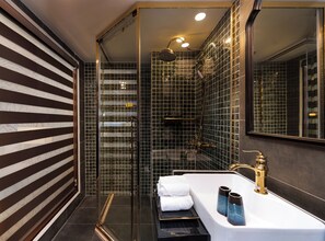 Familienzimmer, Balkon | Badezimmer