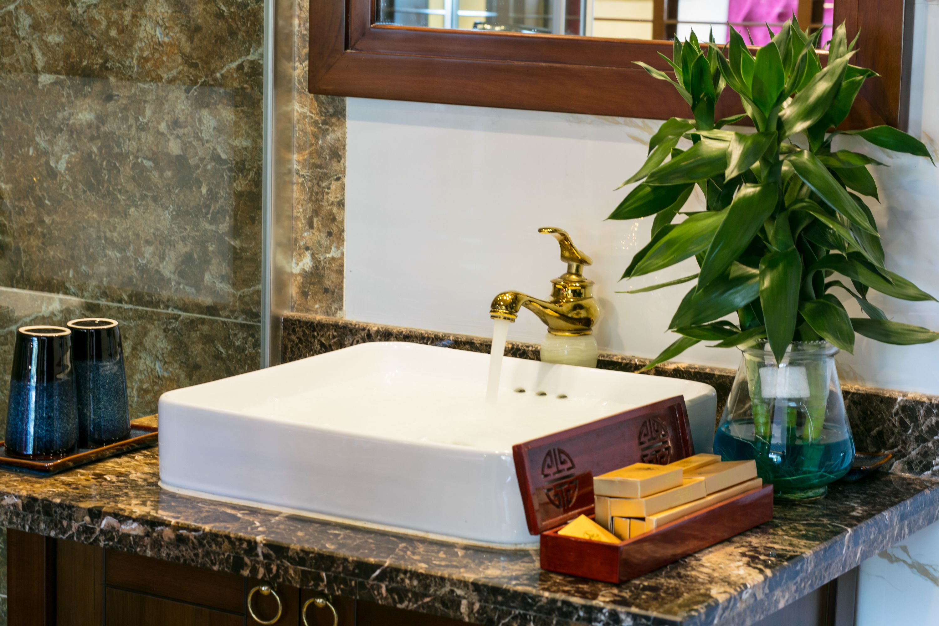 shower, rainfall showerhead, free toiletries, hair dryer