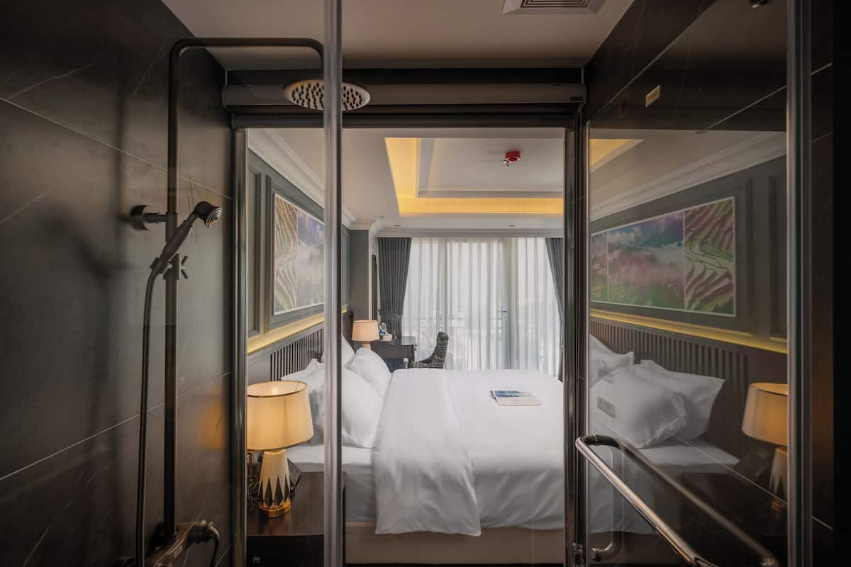 Phòng Junior, ban công | Minibar, két bảo mật tại phòng, bàn, màn/rèm cản sáng