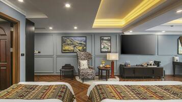 Quarto família, sacada | Frigobar, cofres nos quartos, escrivaninha, cortinas blackout