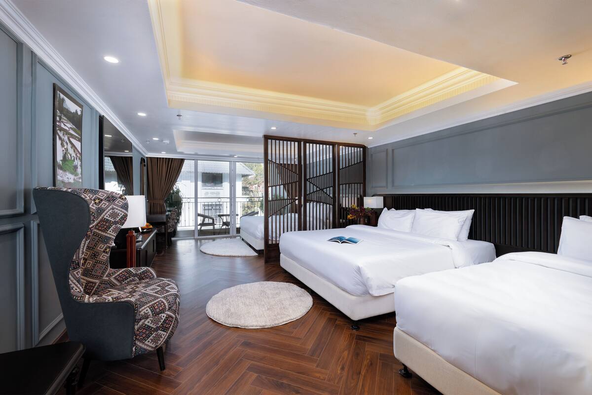 Family Room, Balcony