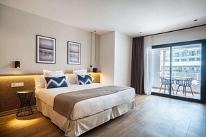 1 室のベッドルーム、デスク、WiFi