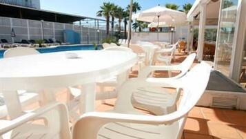 Daily buffet breakfast for a fee