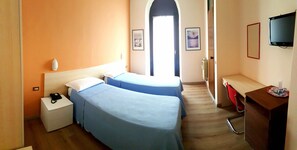 Standard Twin Room, 2 Twin Beds | Minibar, in-room safe, desk, free WiFi - Hotel Europa (Sesto San Giovanni)