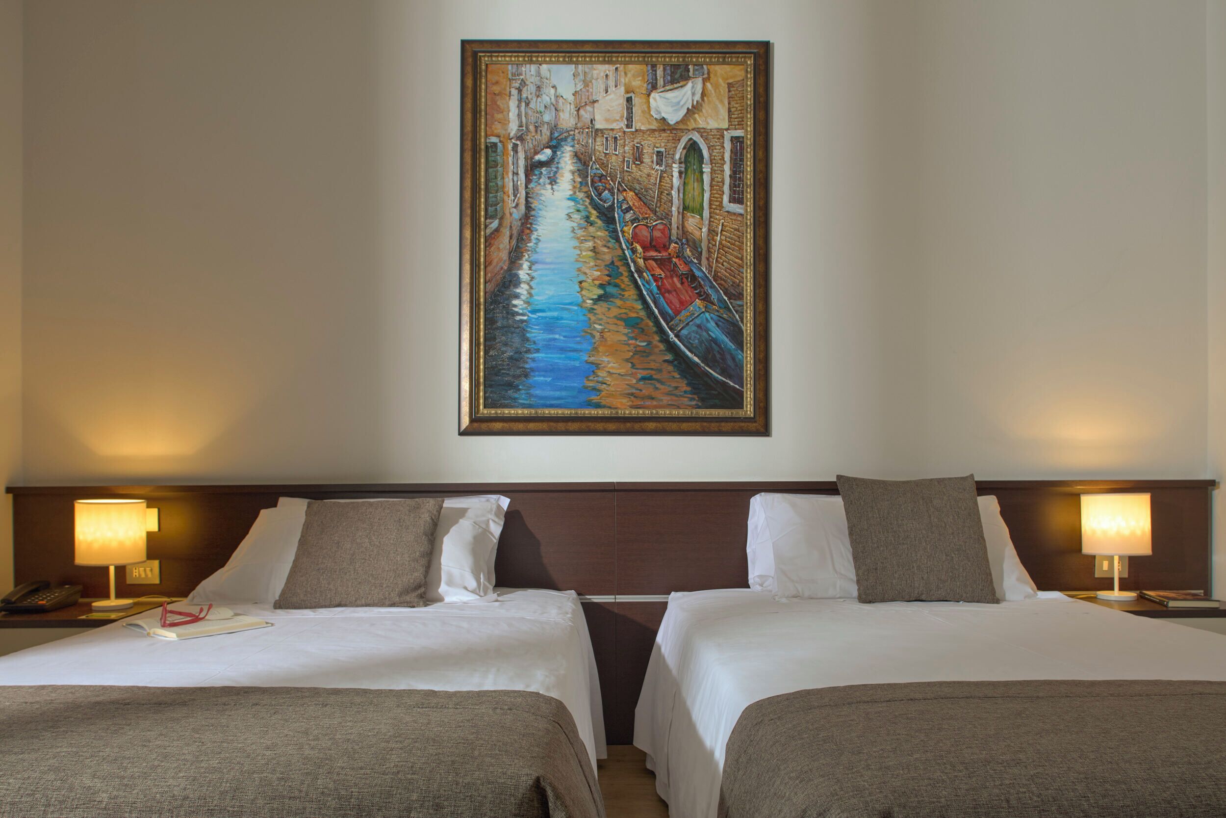 comfort twin room, 2 single beds | 1 bedroom, minibar, desk, soundproofing