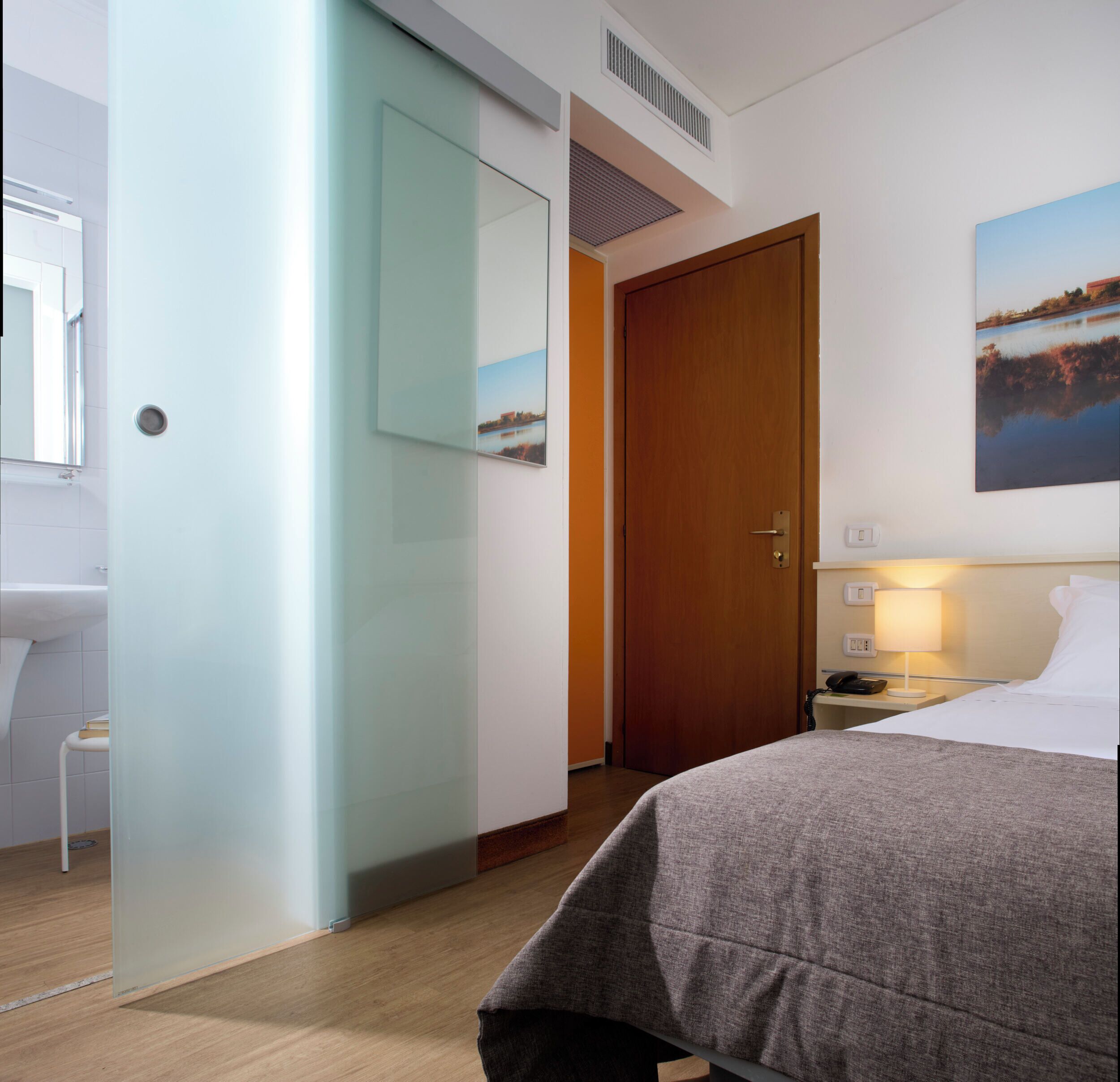 single room | 1 bedroom, minibar, desk, soundproofing