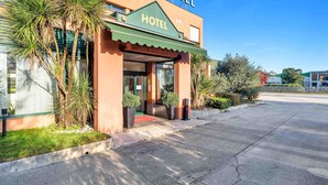 A hotel with a green awning and a sign that reads "HOTEL" above the entrance. - B&B Hotel Eurorest Conegliano (Conegliano)