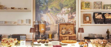 Daily buffet breakfast (EUR 9 per person)