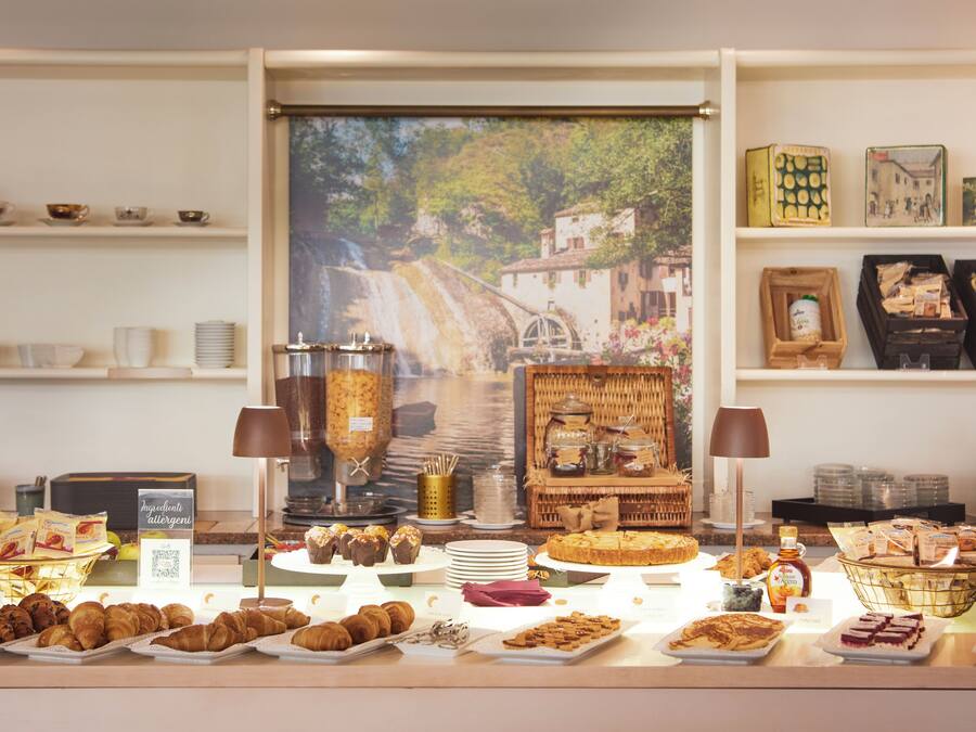 Daily buffet breakfast (EUR 9.50 per person)