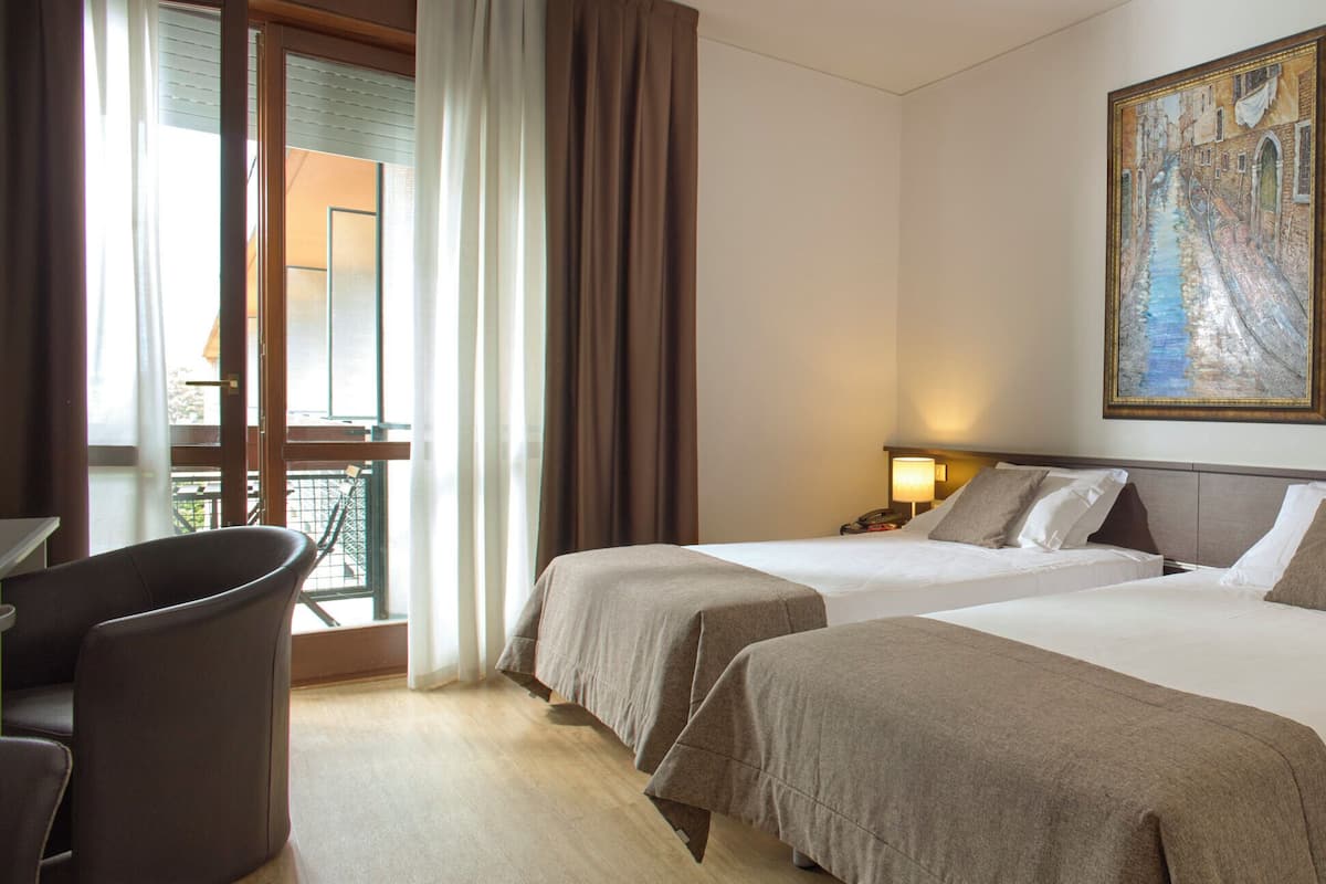 Comfort Twin Room, 2 Single Beds | Minibar, desk, soundproofing, free WiFi