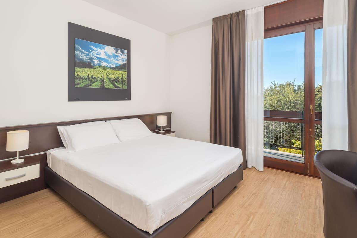 Superior Double Room | Minibar, in-room safe, desk, soundproofing