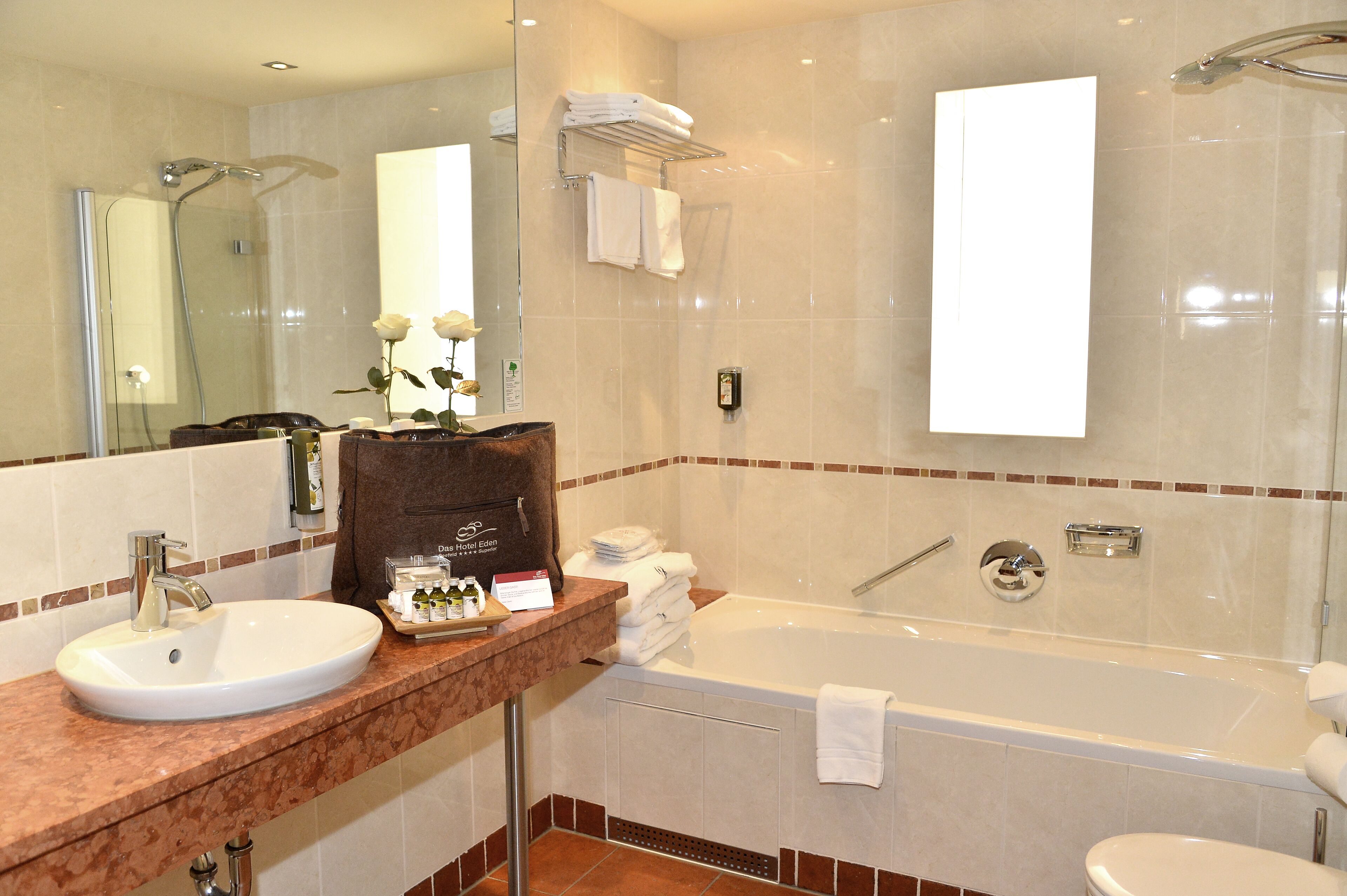 combined shower/bathtub, free toiletries, towels