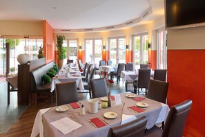 Se sirven cenas y cocina regional