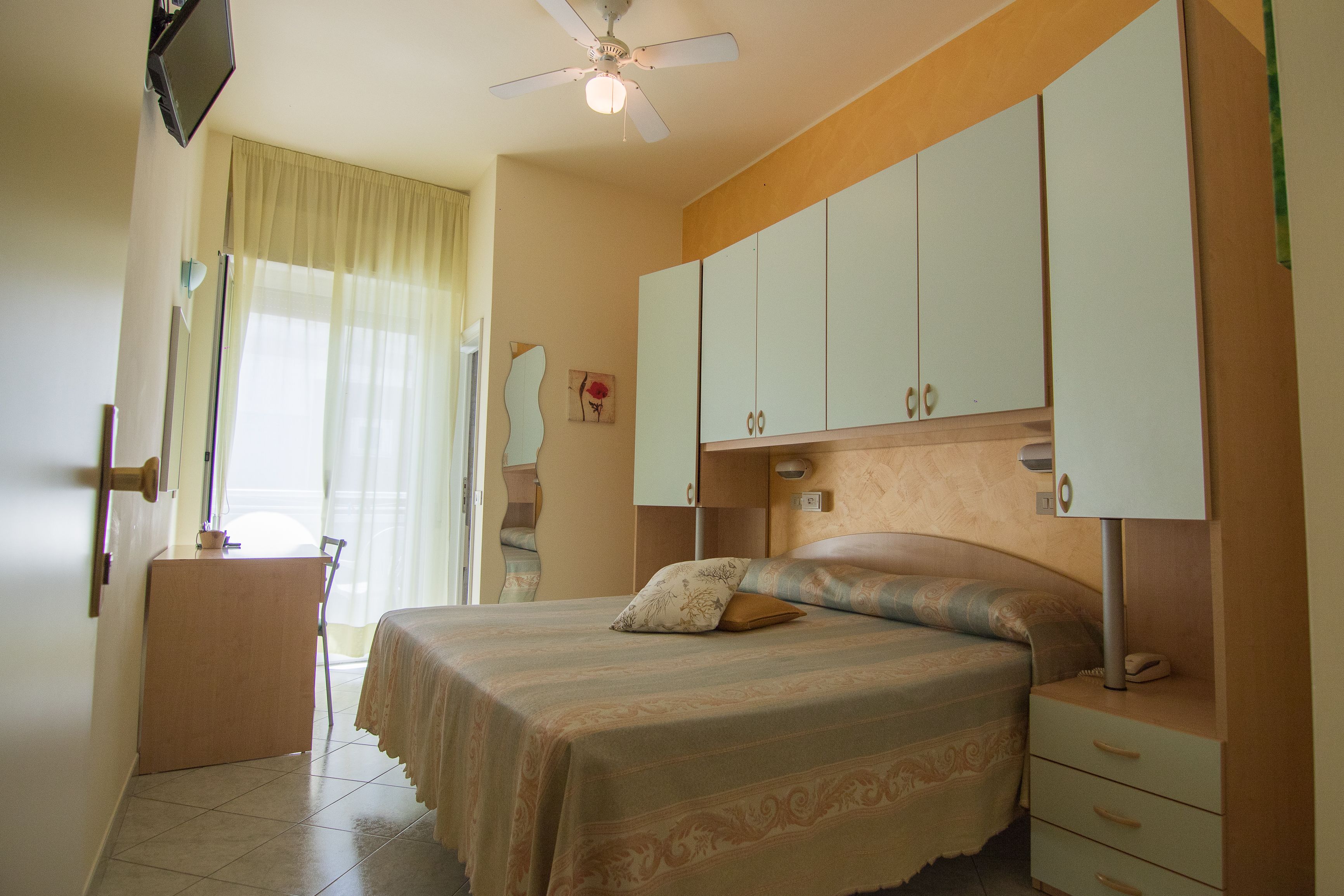double room | in-room safe, desk, cots/infant beds, free wifi