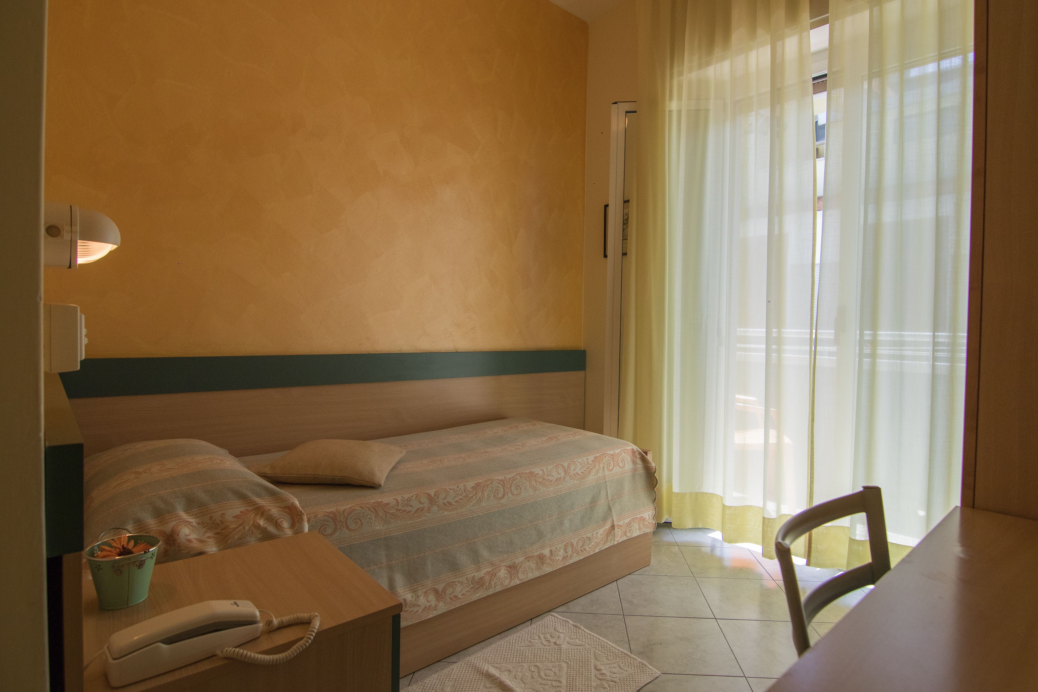 single room | in-room safe, desk, cots/infant beds, free wifi