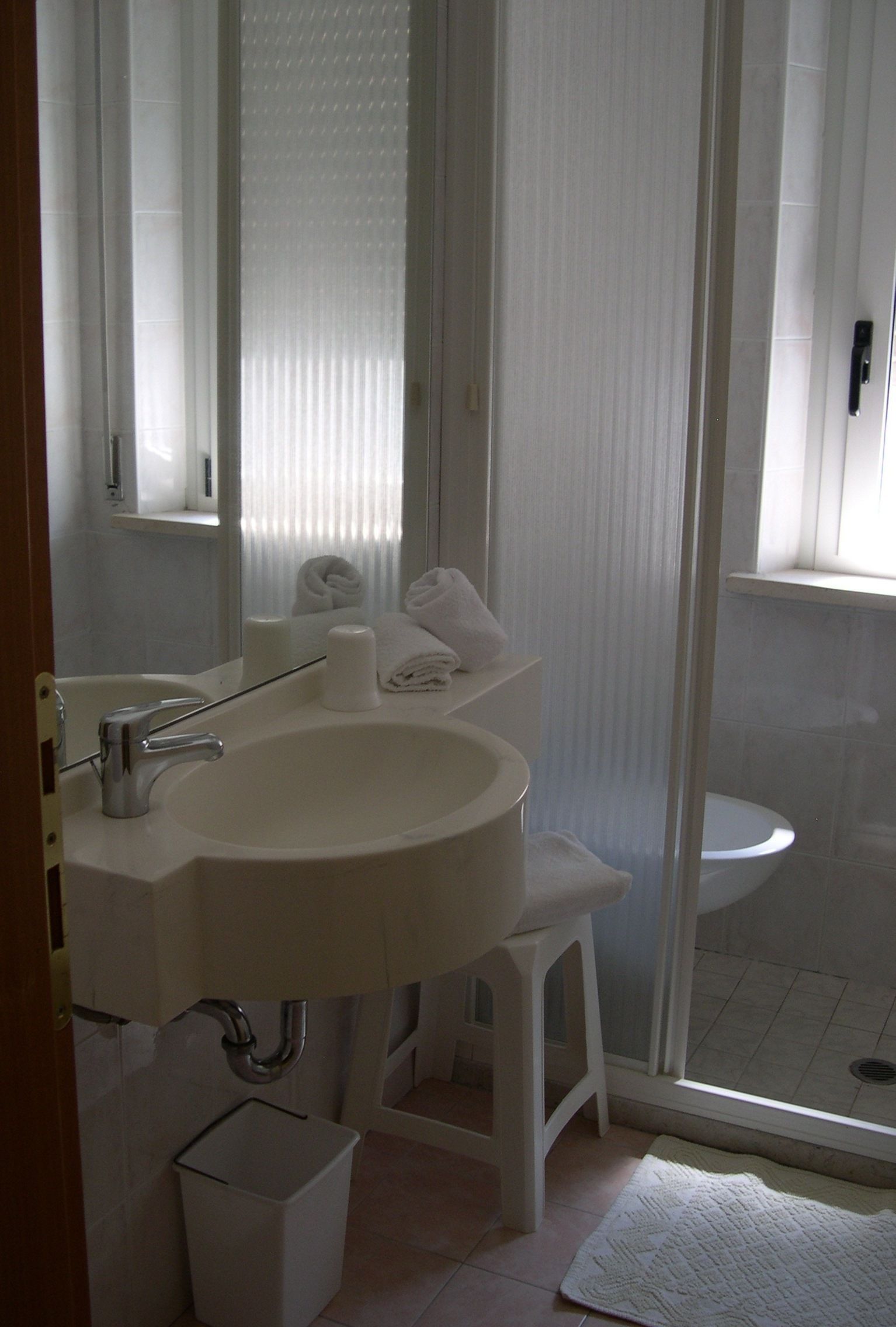 single room | bathroom | shower, free toiletries, hair dryer, bidet