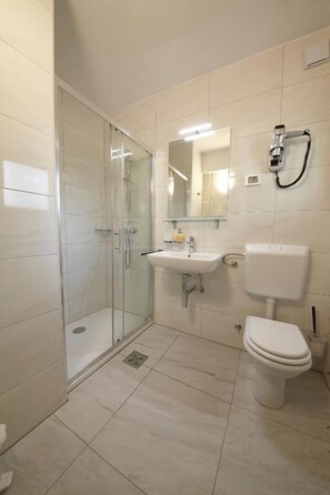 Shower, hair dryer, bathrobes, towels - Villas - Hotel & Resort Adria Ankaran (Ankaran)
