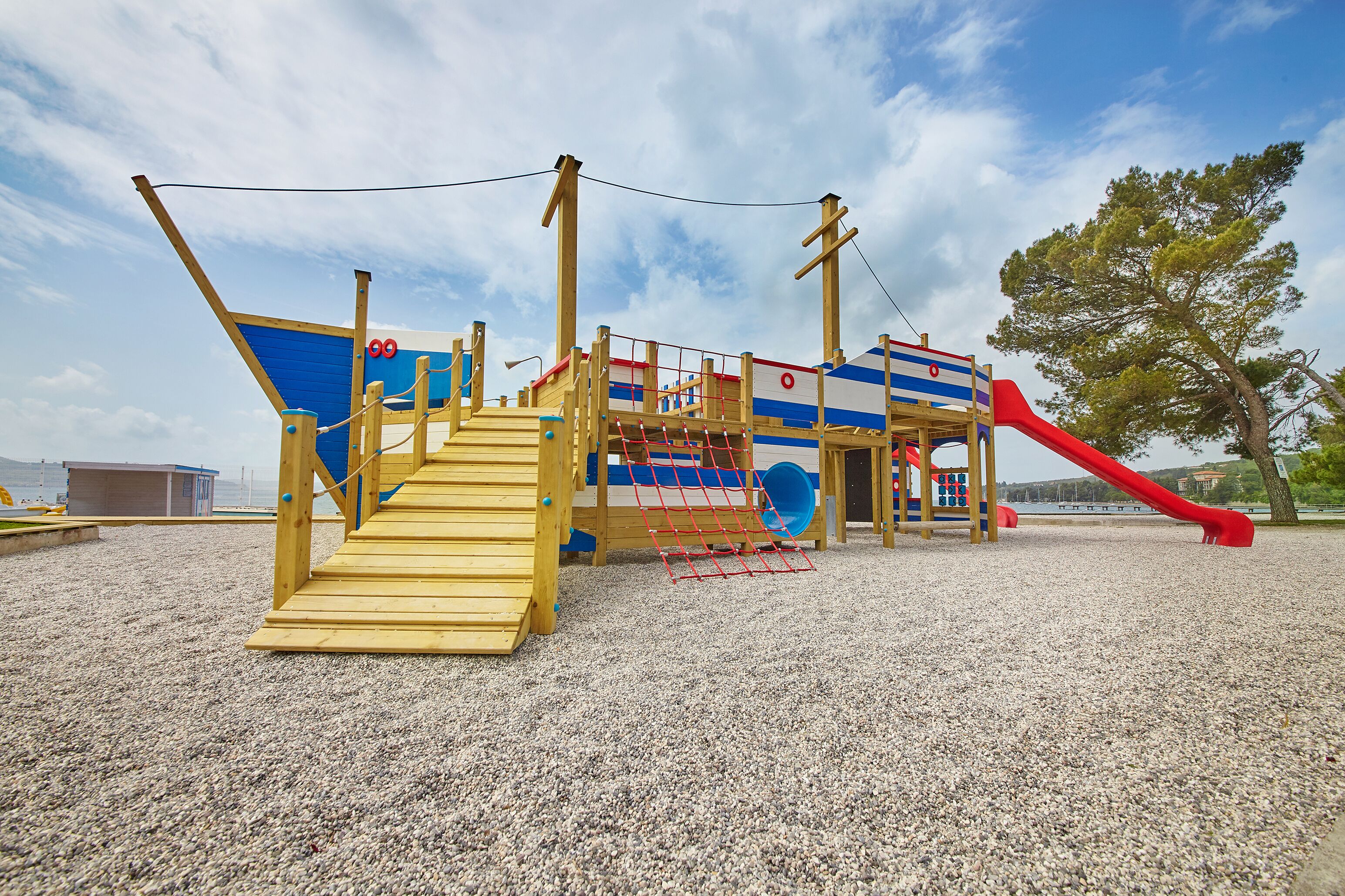 子供用の遊び場 - 屋外