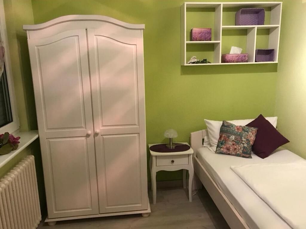 hypo-allergenic bedding, desk, blackout curtains, free cots/infant beds