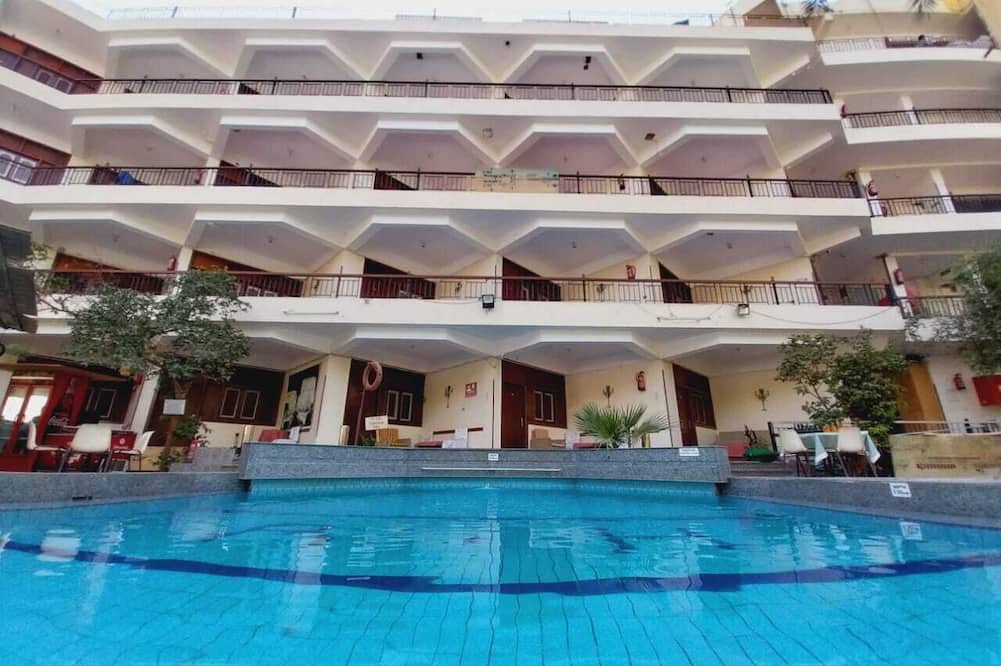 Rezeiky Hotel And Camp Luxor