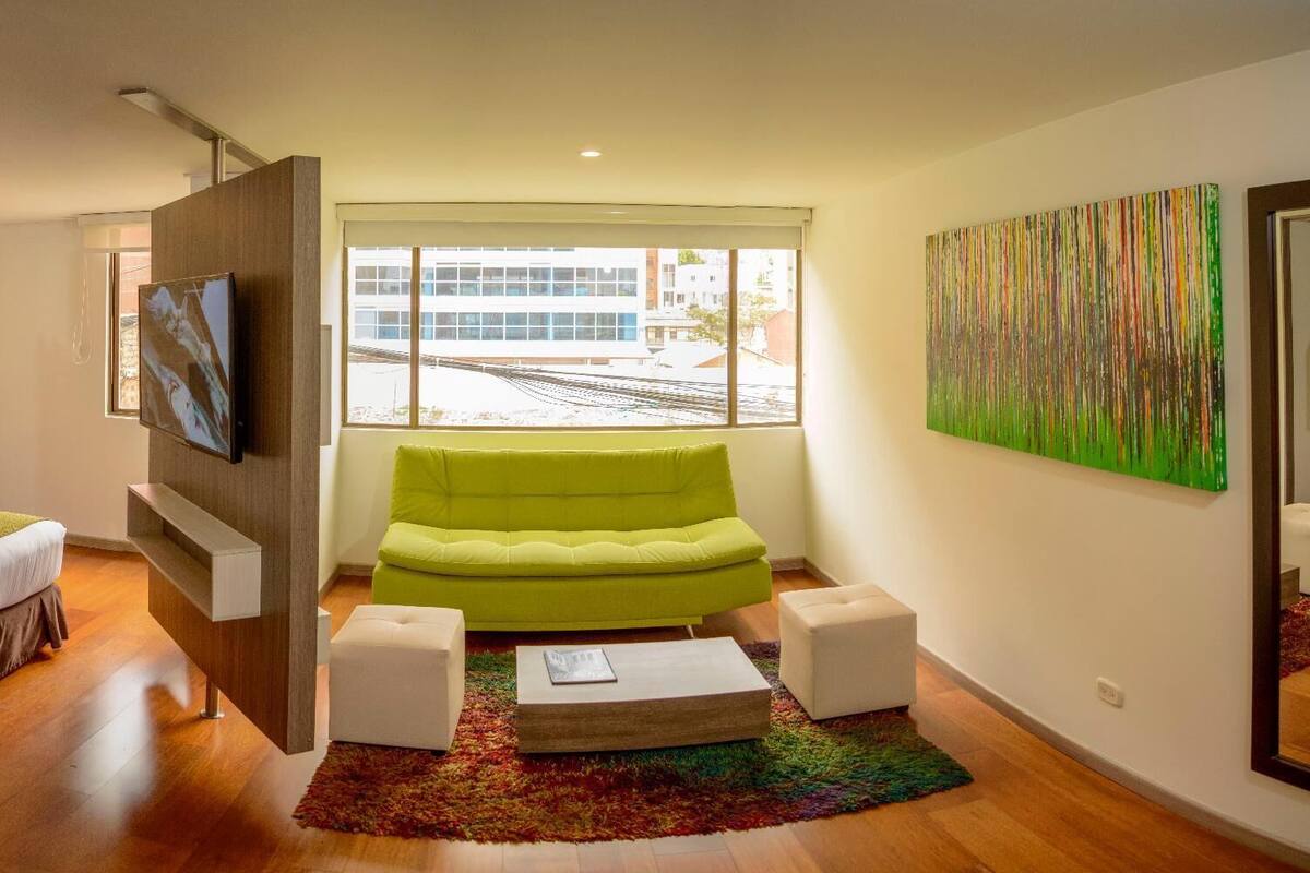 1 habitación, cubrecamas, minibar y caja de seguridad en la habitación 
