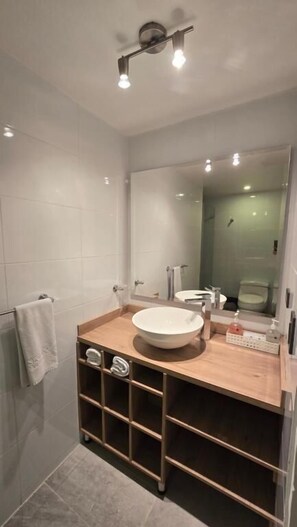 Shower, rainfall showerhead, towels, soap