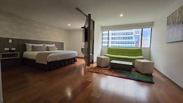 1 bedroom, down duvets, minibar, in-room safe