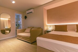 Deluxe Quadruple Room | Minibar, desk, free WiFi, bed sheets - Littoral Express Hotel (João Pessoa)
