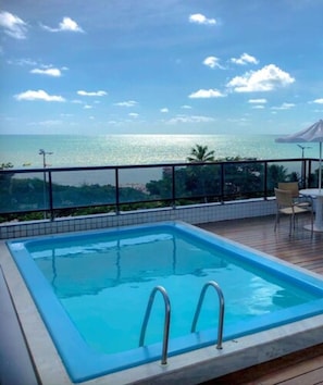 Outdoor pool, pool loungers - Littoral Express Hotel (João Pessoa)