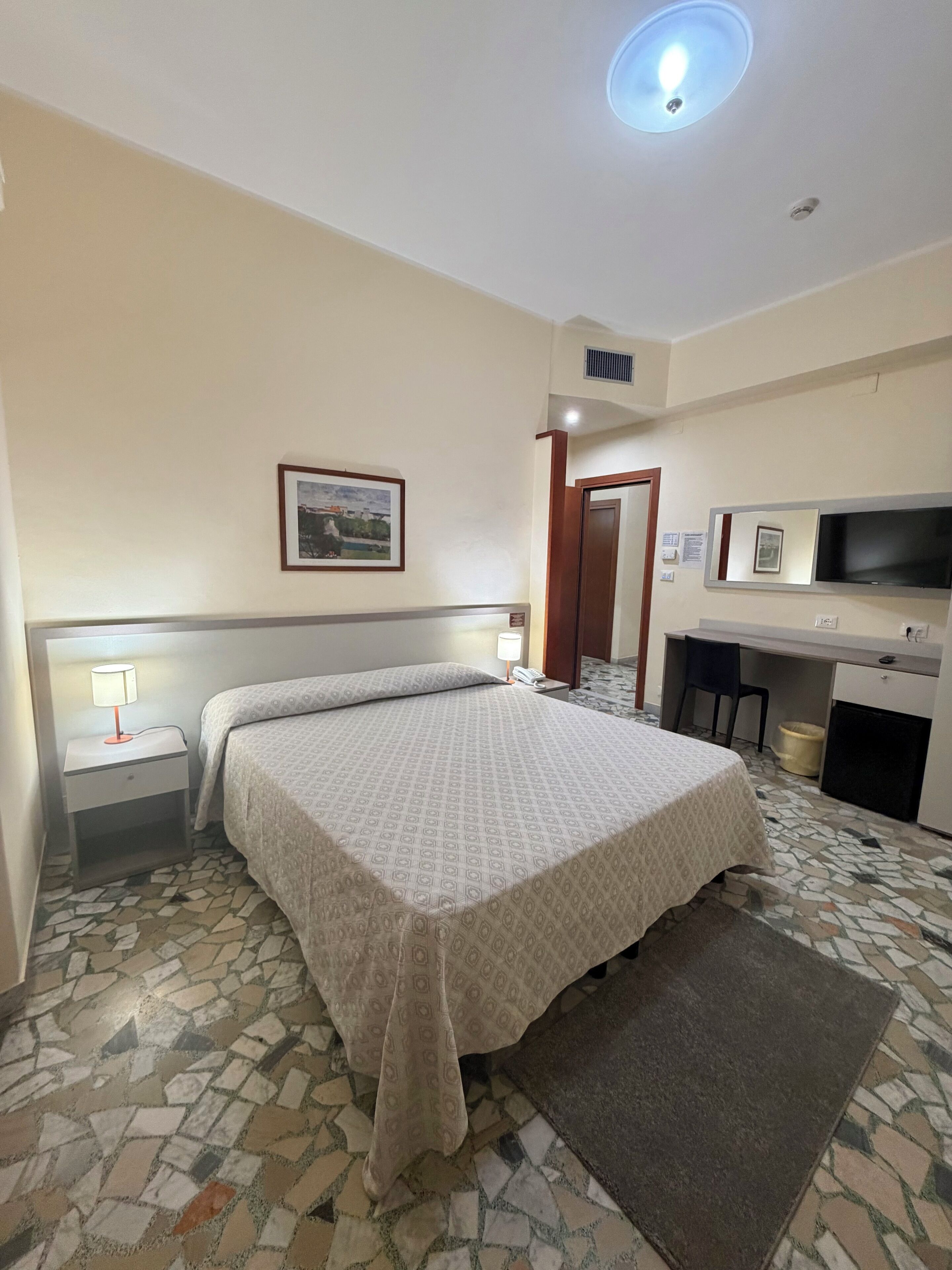 Double Room | Minibar, in-room safe, desk, free WiFi