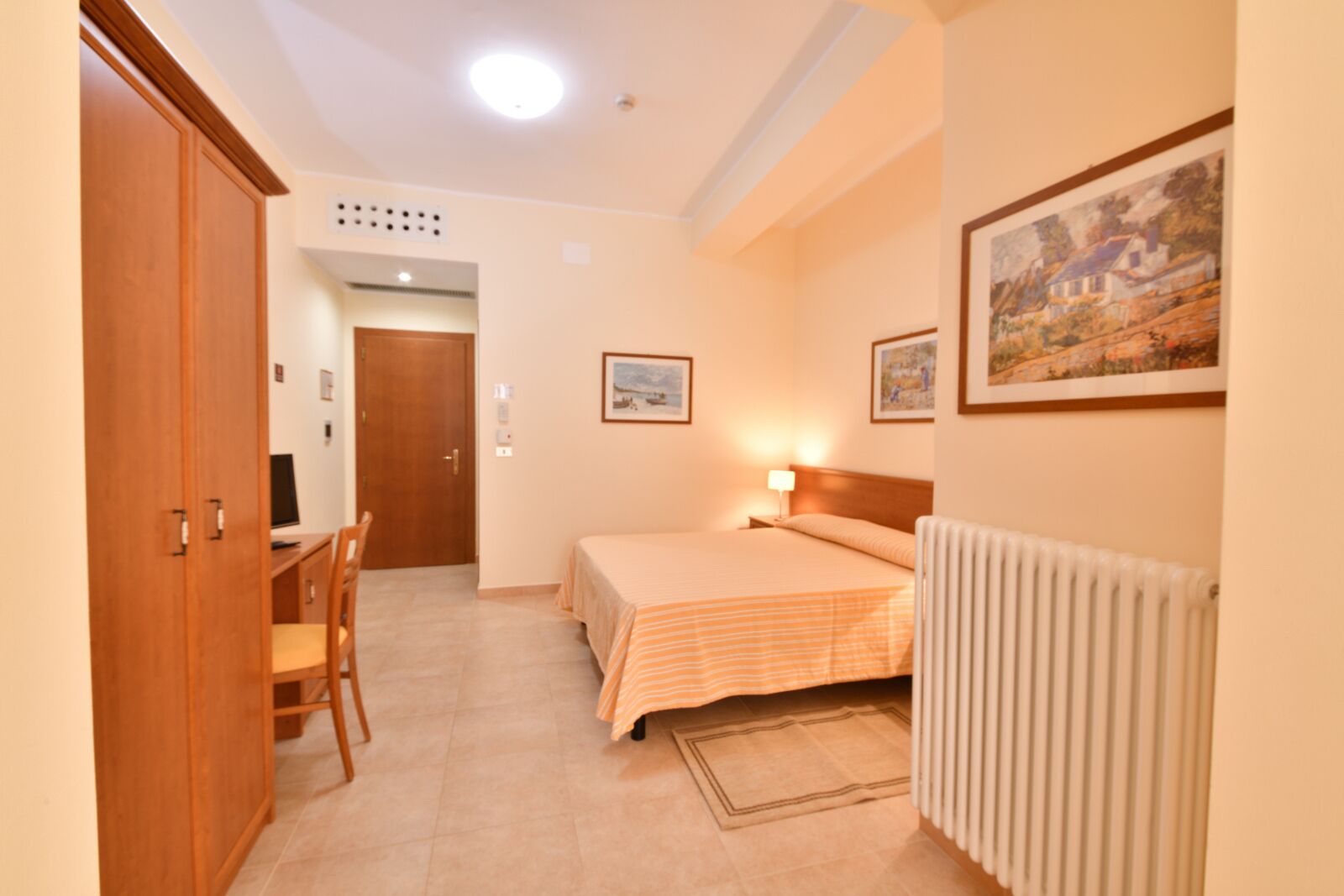 quadruple room | 1 bedroom, minibar, in-room safe, desk